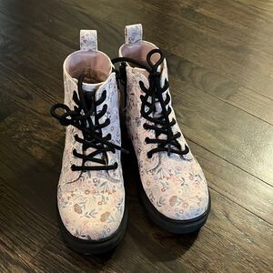 Girls boots 